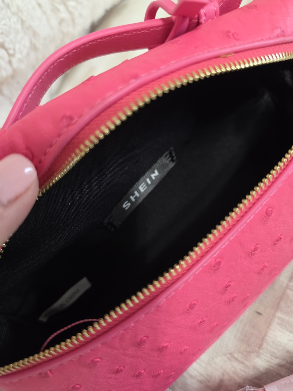 SHEIN Hot Pink Ostrich-Texture Mini Top Handle Bag with Gold Hardware - Picture 9 of 9